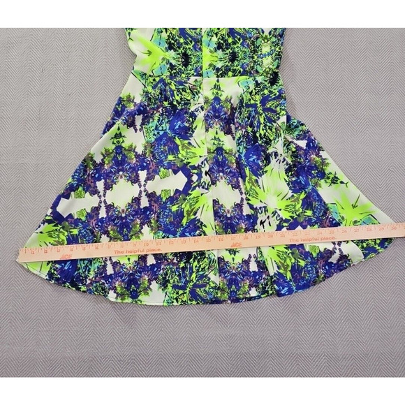 Everly Tennis Dress Size Small Green Watercolor Made In USA EUC Style DR3766 - Picture 10 of 10